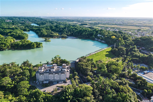慢活渡假-湖光山色1.jpg